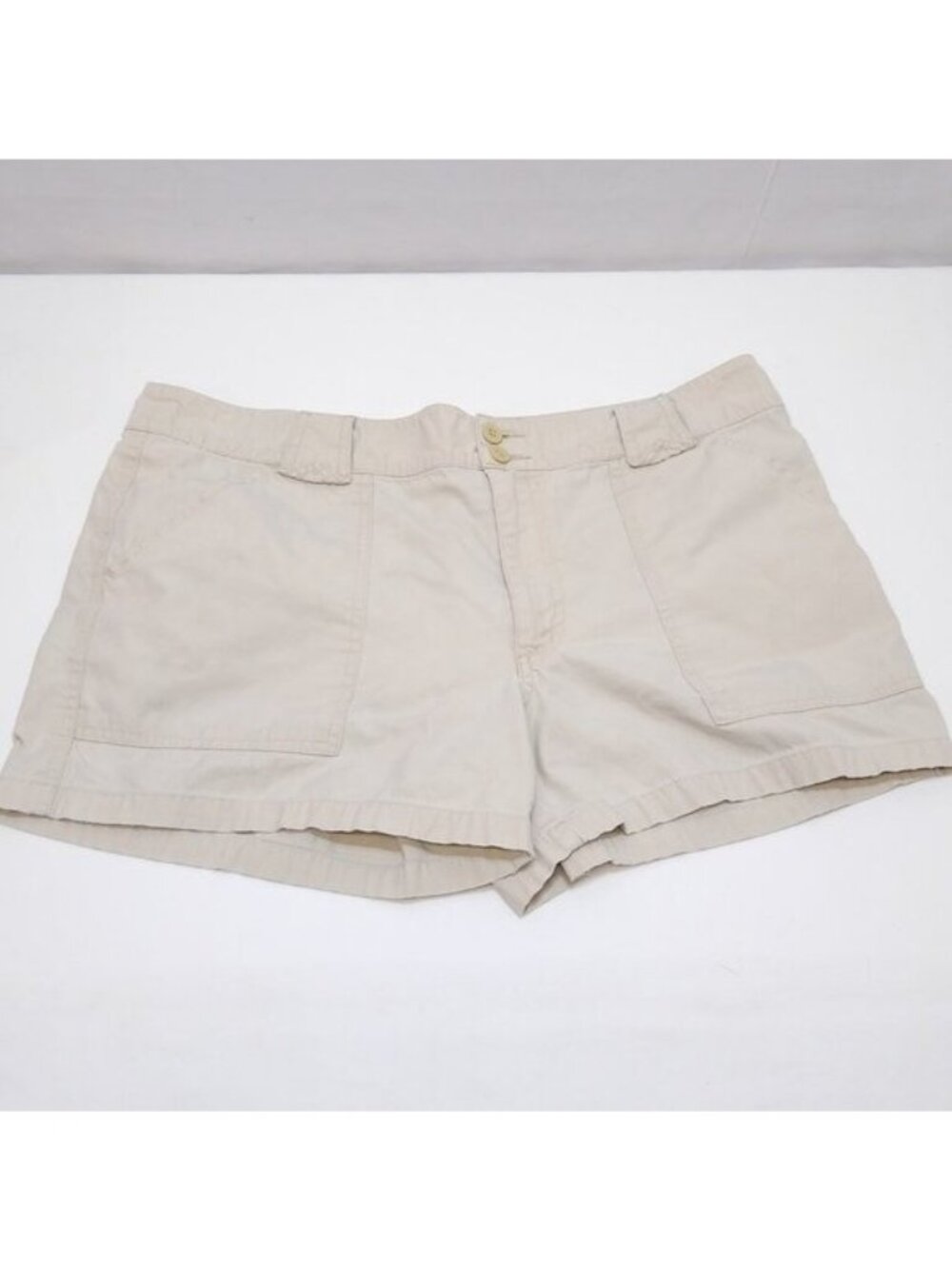 Baileys Point Shorts Size 14 Mid Rise Beach Shorts Beige Relaxed Fit Casual Wear